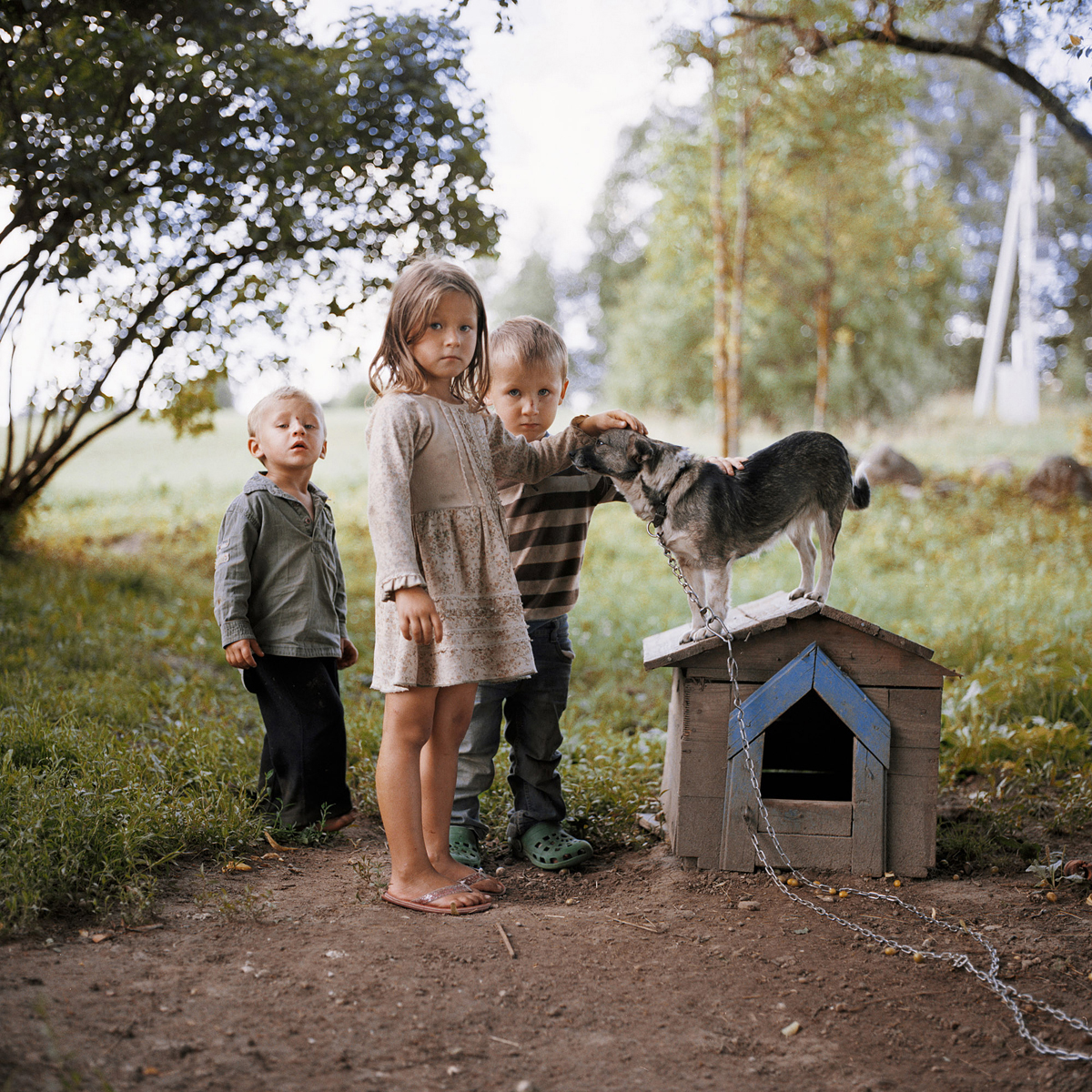 Kazakevicius_Tadas_Countryside children with their beloved dog