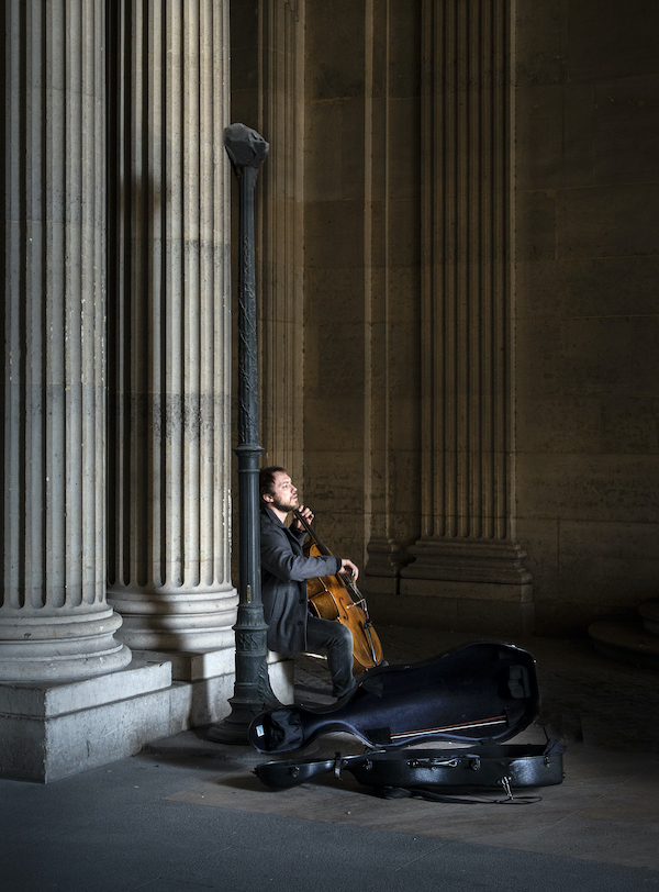 600X7210 Louvre Cellist, Paris David Cummings ARPS