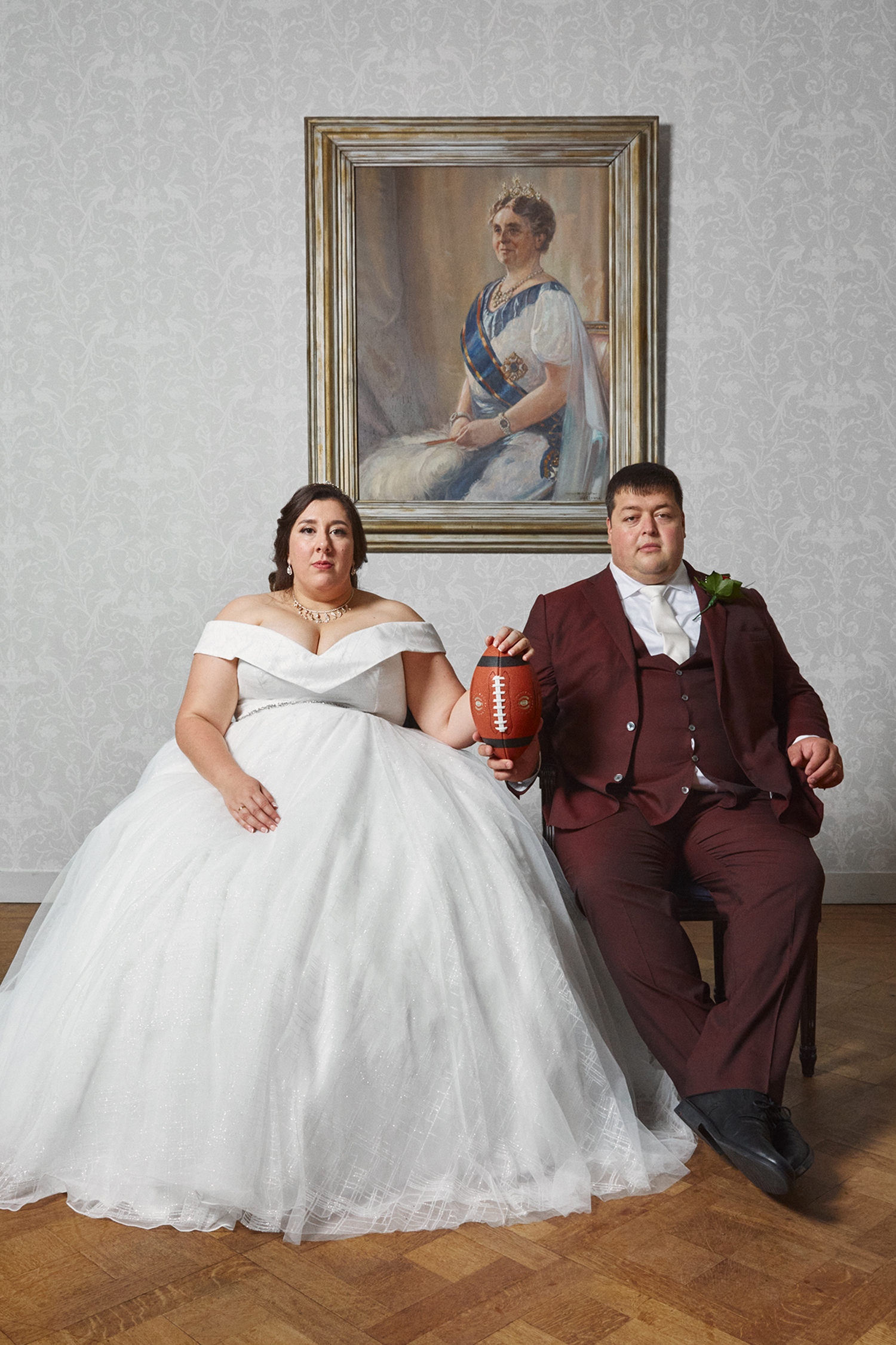 Gunther_Julia_Newlyweds Michelle and Barry de Boer sit for a wedding portrait on their wedding day