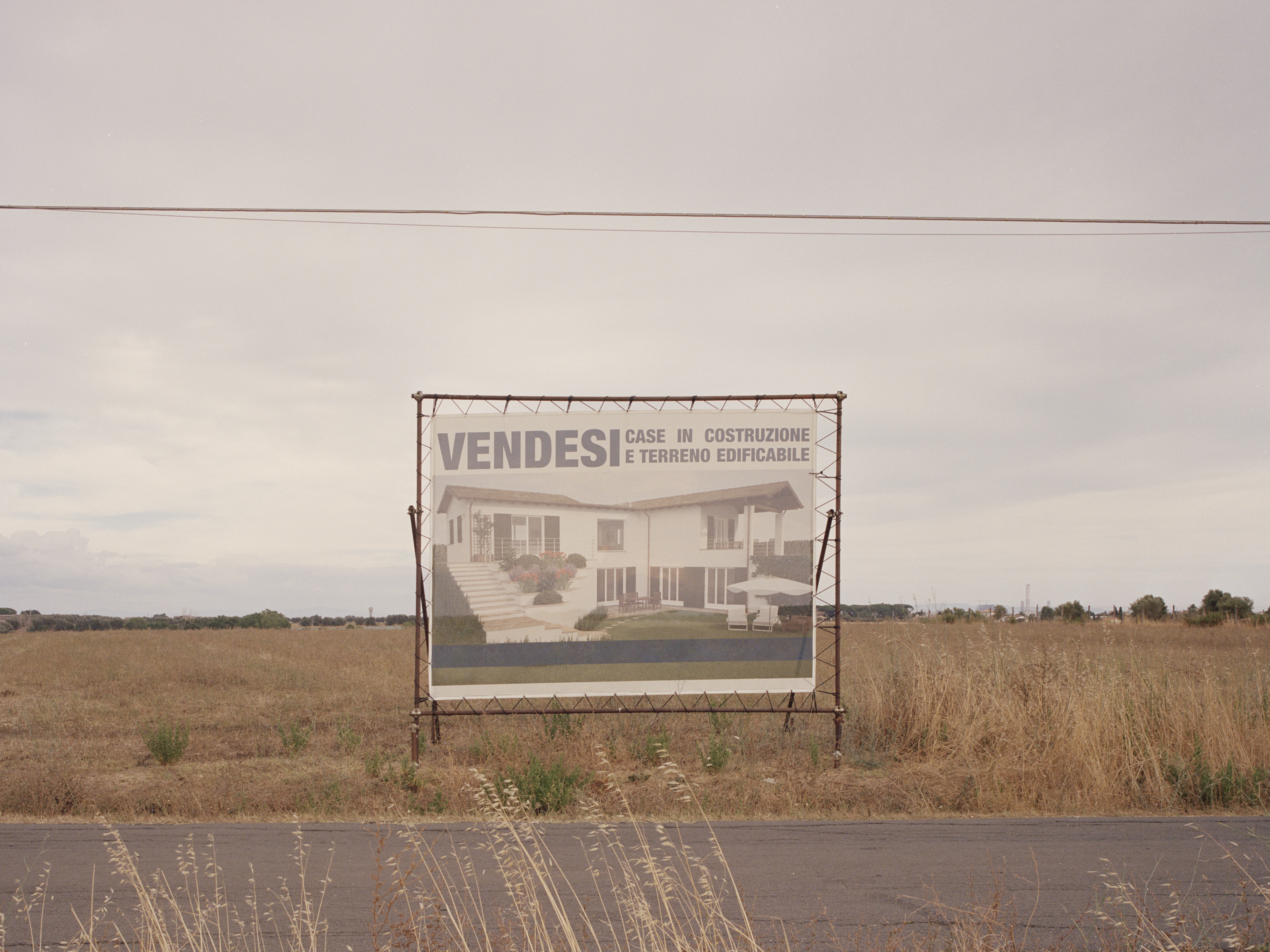 Lorenzo Zandri_A real estate advertising in the countryside near Borgo Carige_Shortlistedfor the IPE 164
