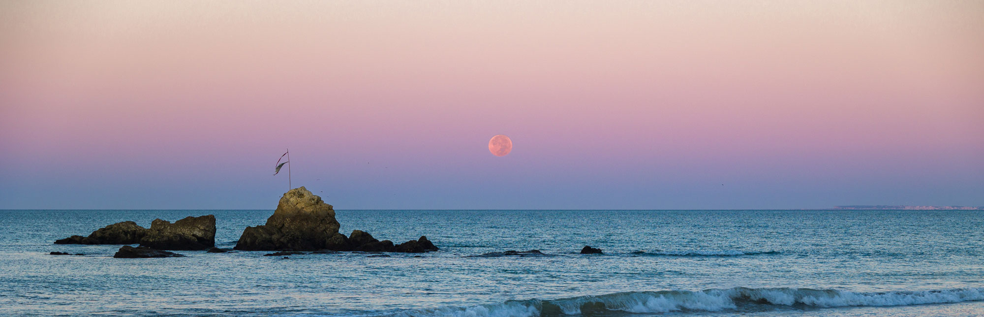 Header Pink Moon At Dawn By Tim Hodges