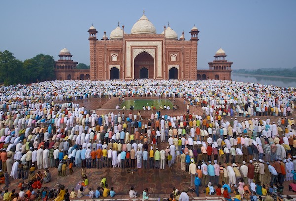 Cx02b Eid At The Taj Mahal India RED