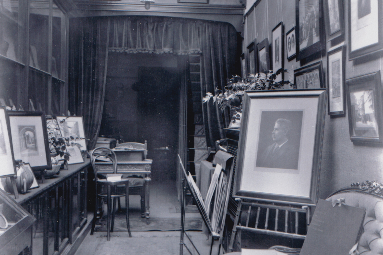 P Cla K00 24695 Interior Of J Palmer Clarke Studio 1900 Sml