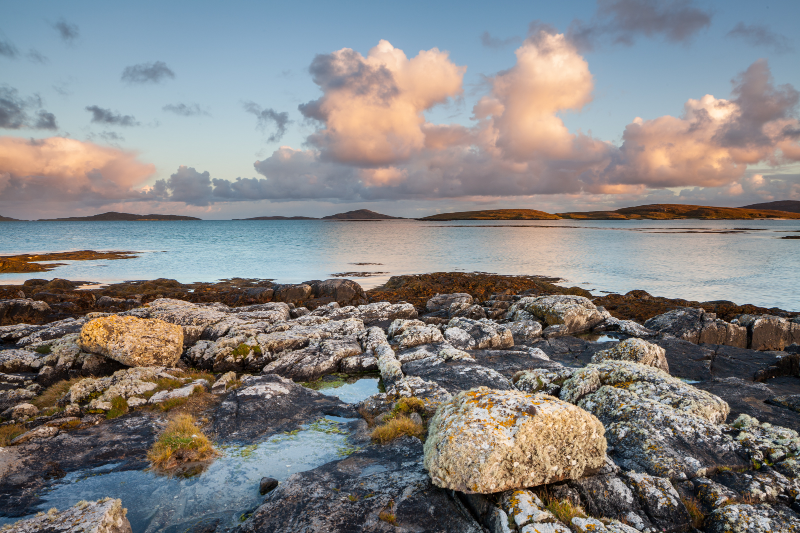 17833S Wi White, Beaches, Rocks, Eoligarry, Barra, Western Isles, Scotland